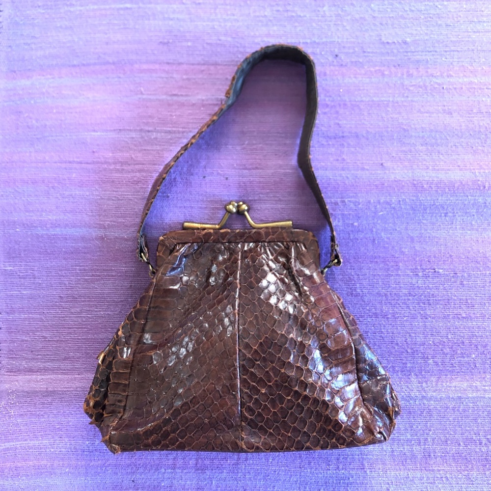 🦉🦉VINTAGE mini snakeskin bag brass closure🦉🦉